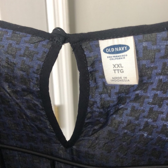 Old Navy High-Low T-Shirt Style Blouse - Picture 4 of 9